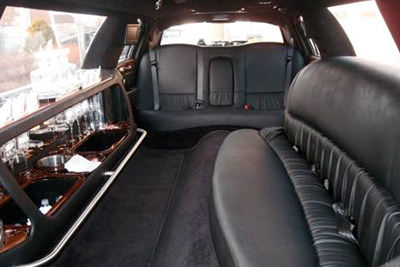 8 passengers Lincoln Town Car